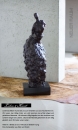WEIBLICHE SKULPTUR AUS GRANIT & STEIN