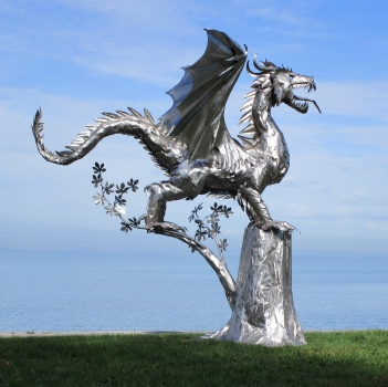 Große Edelstahl Drachen Skulptur auf Baum