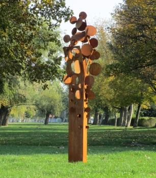 Huge circle monument garden art rusty handmade in rusty iron. H 260 cm. WoW