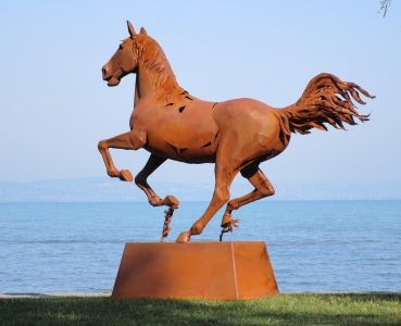 Big horse sculpture rusty steel