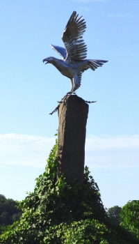 Steinadler Park Skulptur