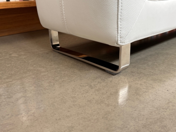 Bench shallow depth leather white