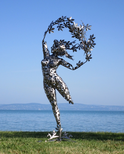 Venus garden sculpture