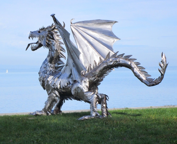 Big Dragon with wings sculpture