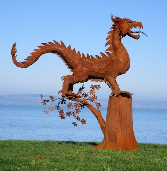 Big Dragon artwork on tree