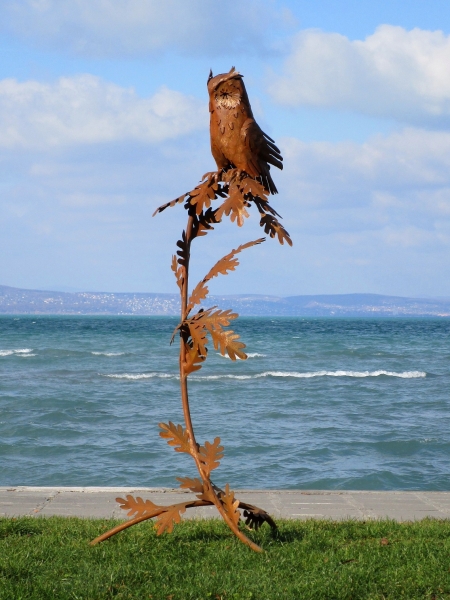 Owl garden sculpture