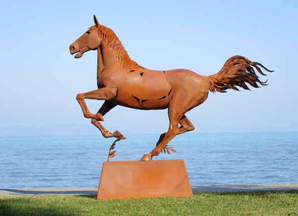 Horse sculpture rusty steel