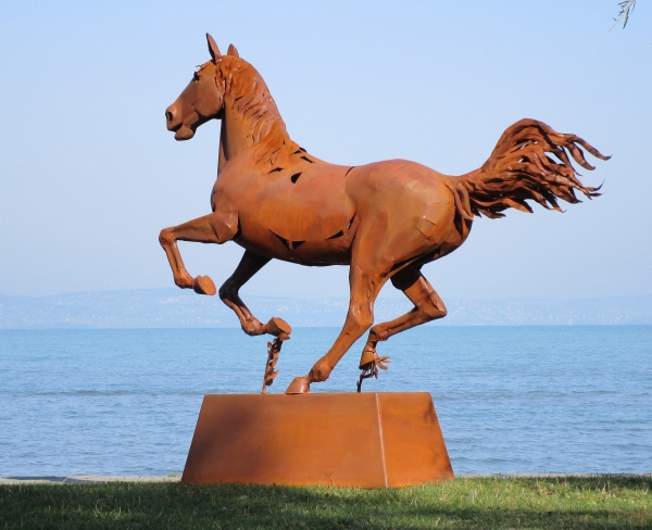 Big horse sculpture rusty steel