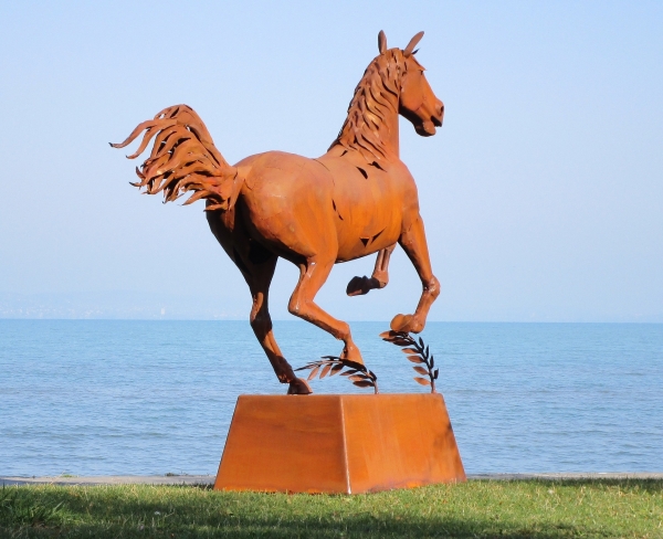 Mustang sculpture rusty iron
