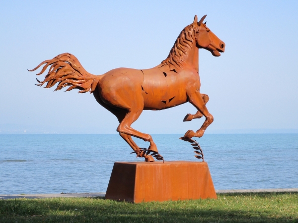 XXL horse sculpture rusty iron
