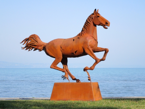 Horse sculpture steel rusty iron