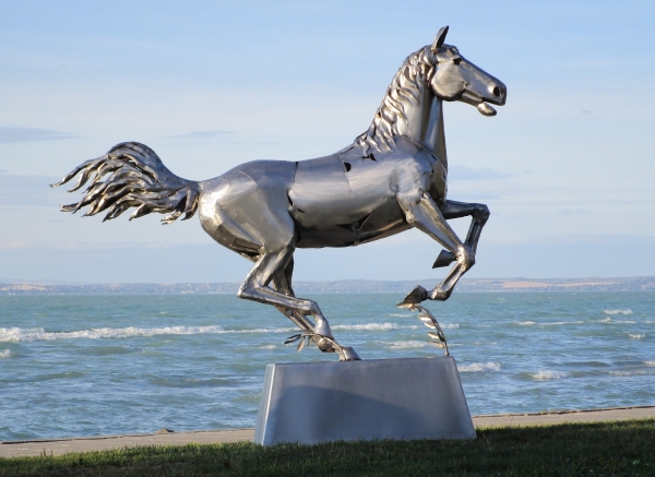 XXL horse sculpture