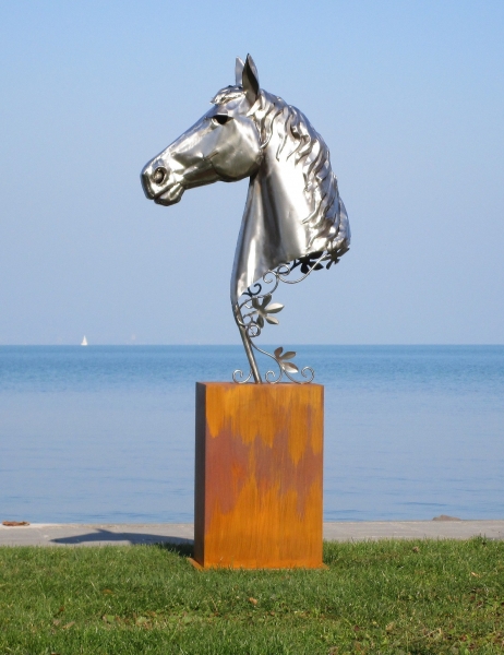 Sculpture horse head