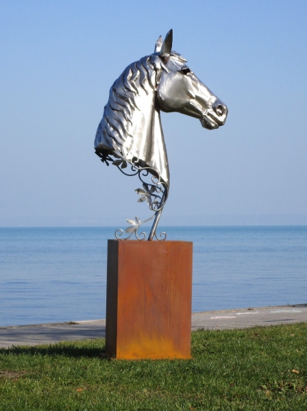 Horse head garden sculpture