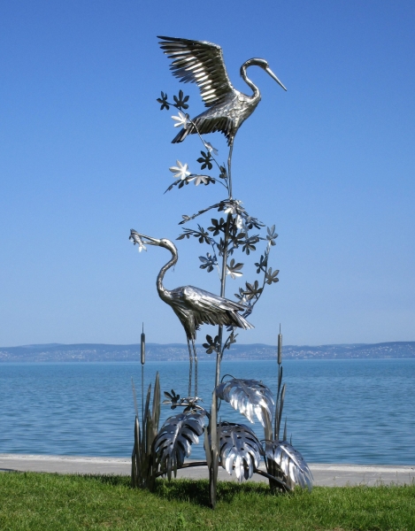 Reiher Paar auf Baum Garten Skulptur rostig