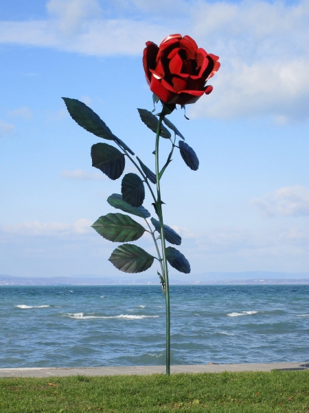 Riesige Gartenrose Kunstwerk lackiert