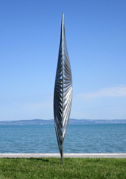 Feather artwork column garden