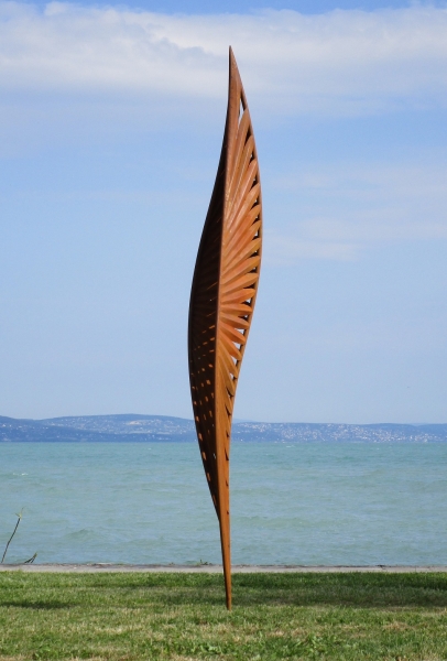 Feather artwork column garden